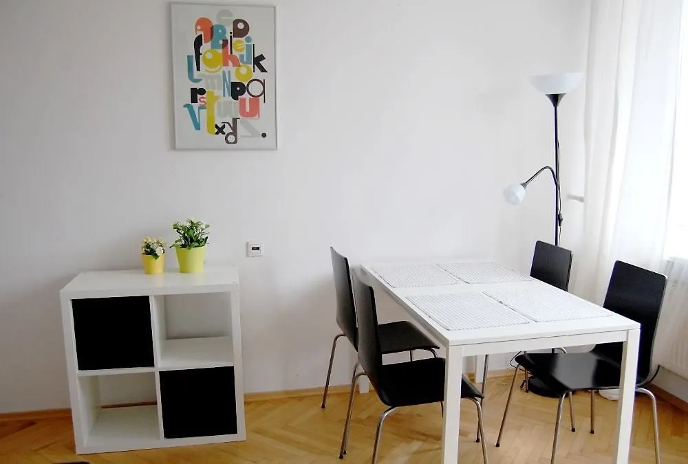 Penguin Rooms - City Center Krakow 0*,